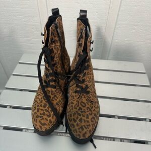 Donald Pliner Ease Lace Up Boot Leopard Print SZ 7.5 NWOT